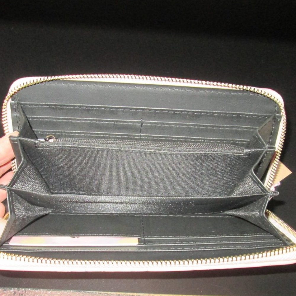 Pink Wallet - Picture 4 of 5